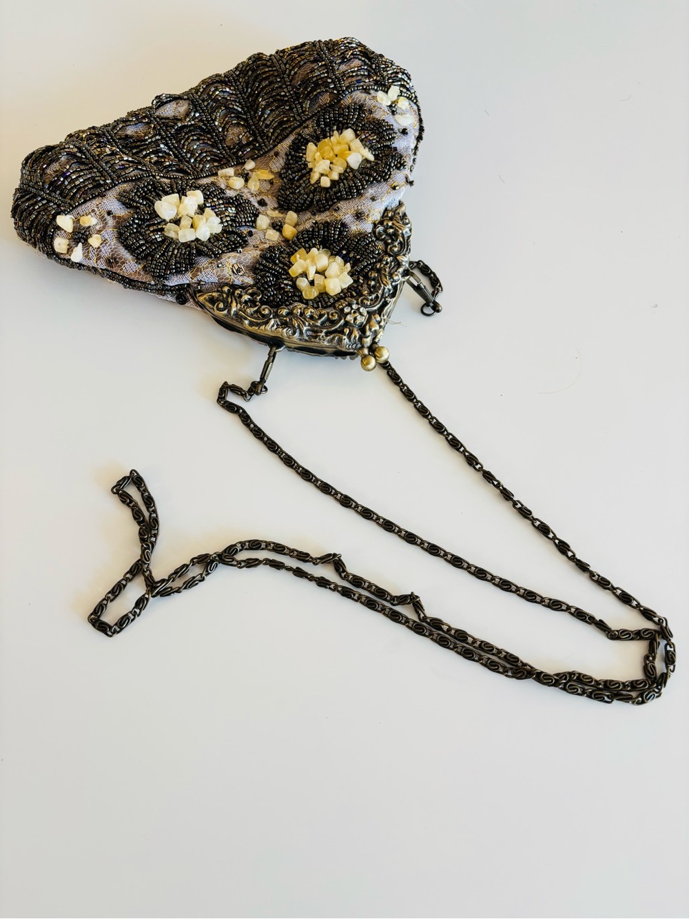 Vintage Beaded Floral Clutch in Gold and Cream - Picture 4 of 14